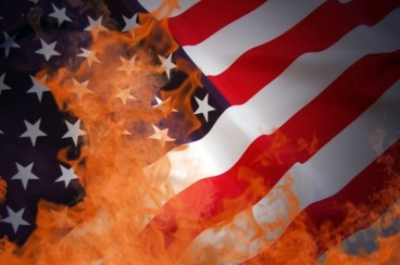 پرچم آمریکا در شیلی به آتش کشیده شد