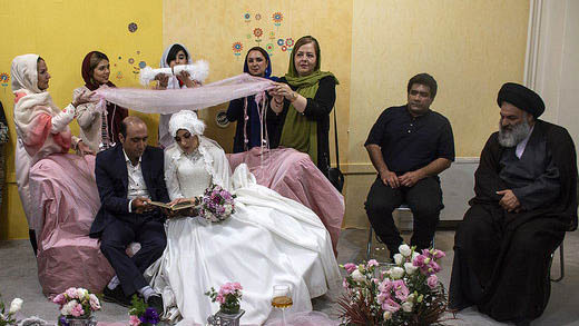 ازدواج دو کارتن‌خواب در تهران +عکس