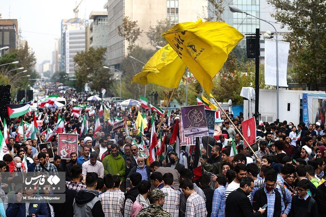تهرانی‌ها در راهپیمایی ۱۳ آبان/ عکس
