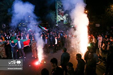 تصاویری از جشن و شادی بامدادی مردم تهران پس از عملیات «وعده صادق»